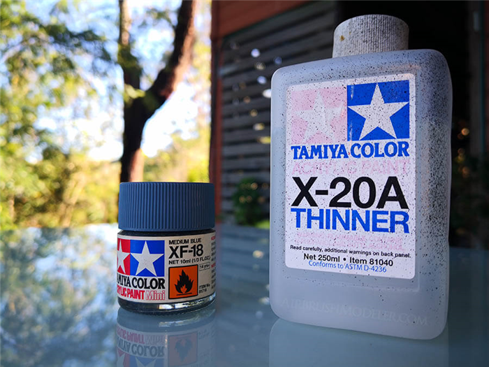 Verdünnen von Tamiya-Acrylfarbe mit Leitungswasser für Airbrush